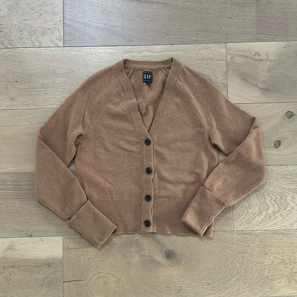 Gap camel long sleeve V-neck cardigan.